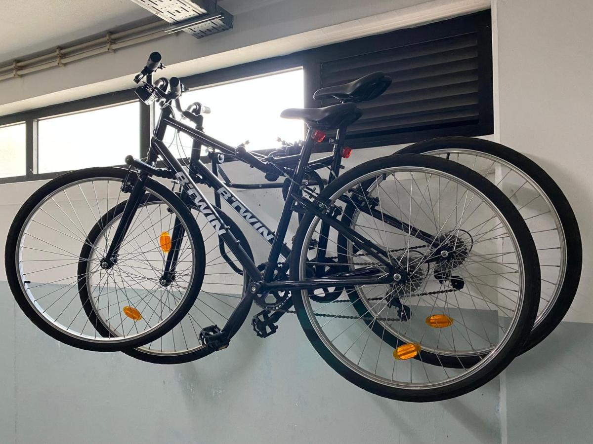 Riverfront Haven Family's Choice With Free Garage Appartement Oporto