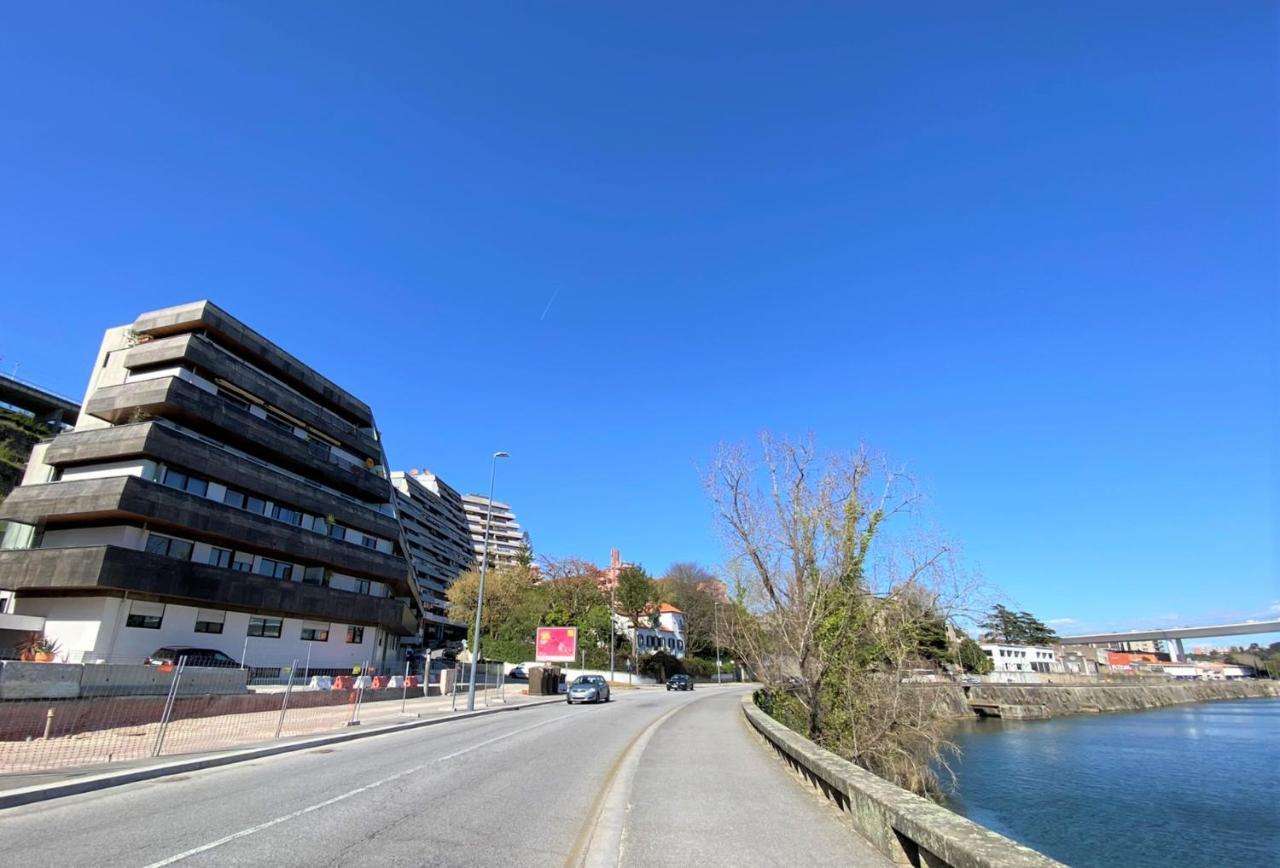 Appartement Riverfront Haven Family's Choice With Free Garage Oporto
